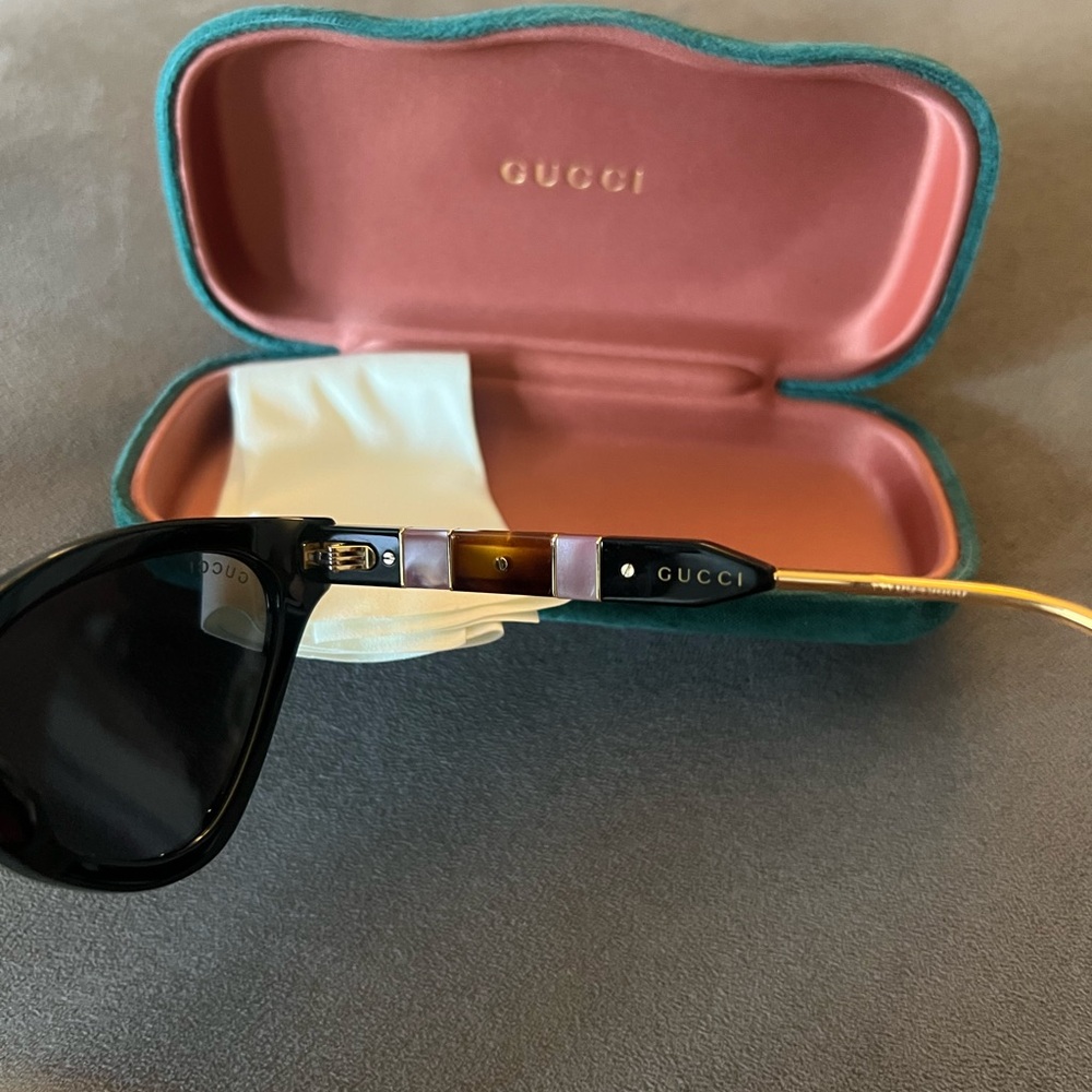 Gucci Cat Eye Acetate Sunglasses - Picture 3 of 11